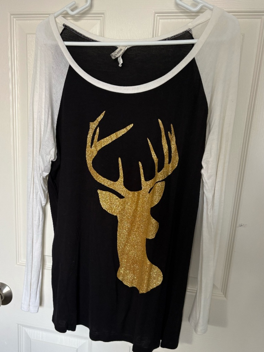 Gold Glitter Deer Silhouette Raglan Scoop Neck Lightweight Sweater
